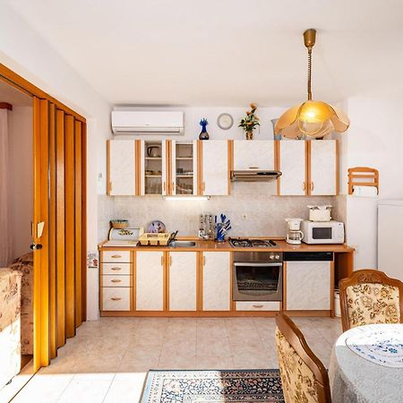 2 Bedroom Cozy Apartment In Задар Екстер'єр фото