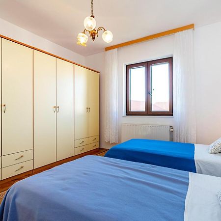 2 Bedroom Cozy Apartment In Задар Екстер'єр фото