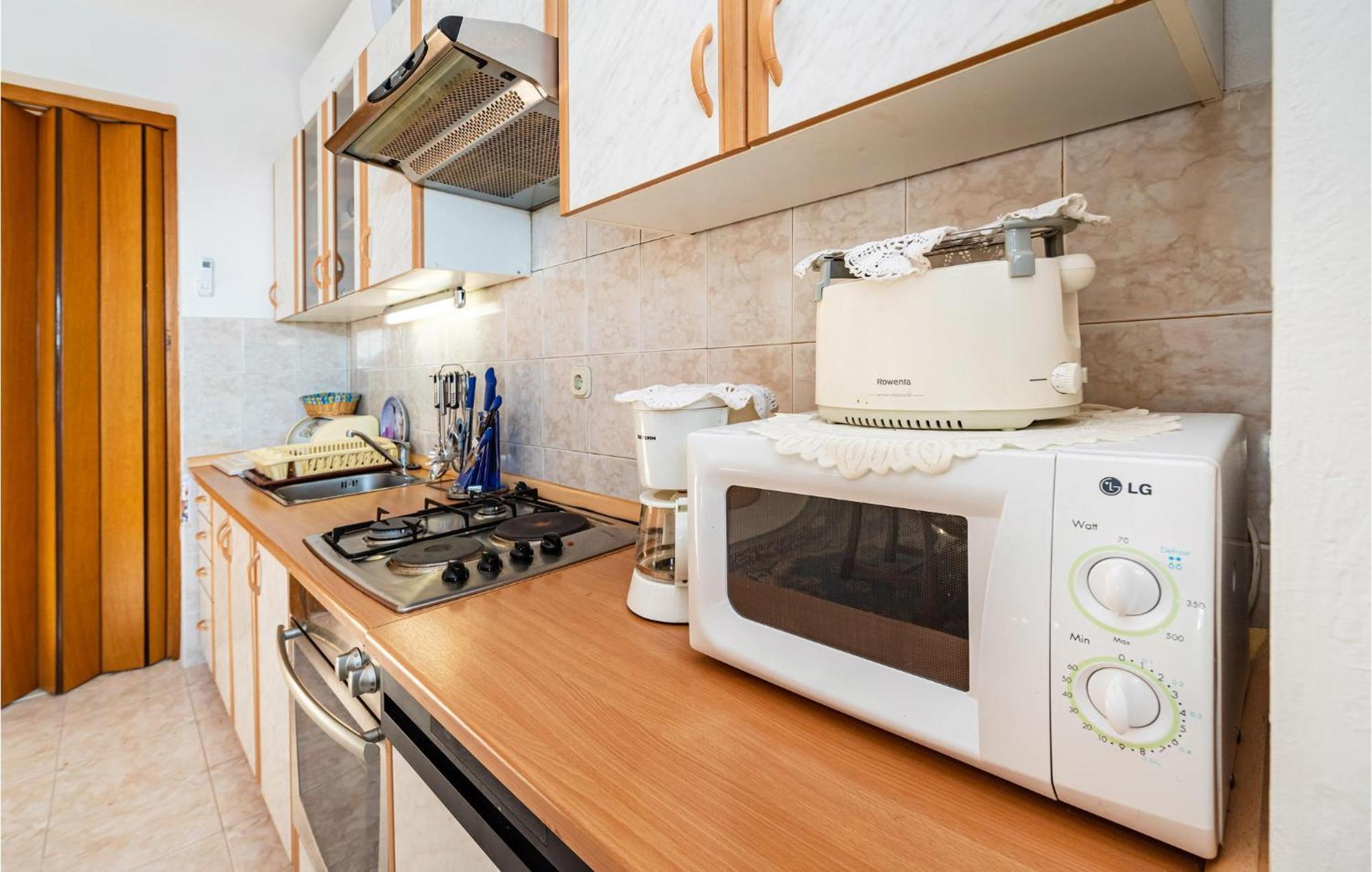 2 Bedroom Cozy Apartment In Задар Екстер'єр фото