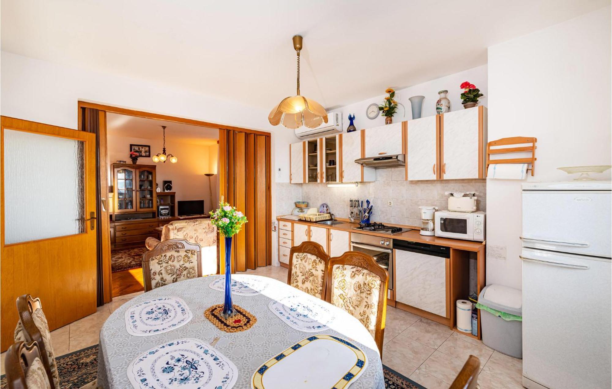 2 Bedroom Cozy Apartment In Задар Екстер'єр фото