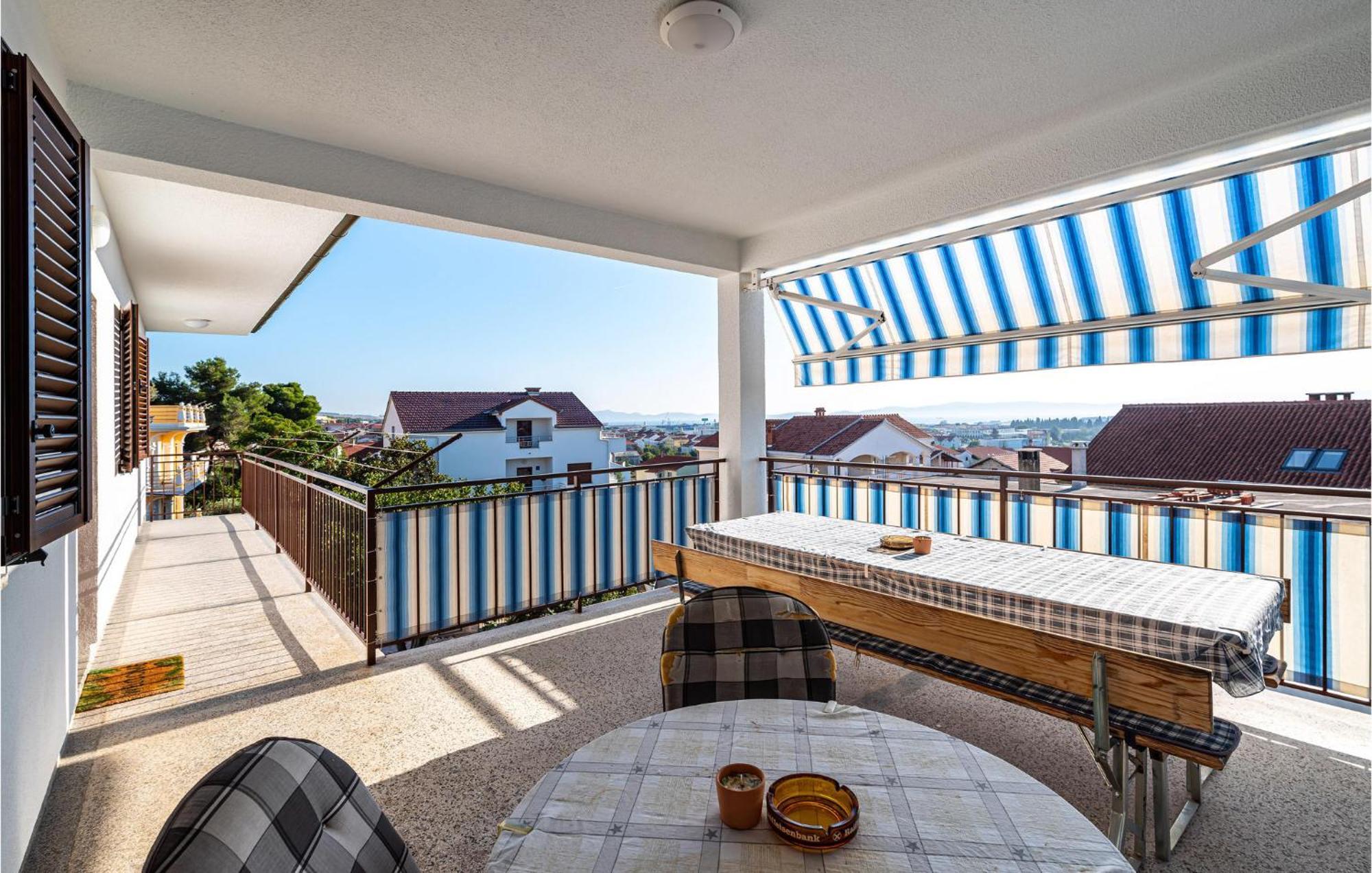 2 Bedroom Cozy Apartment In Задар Екстер'єр фото