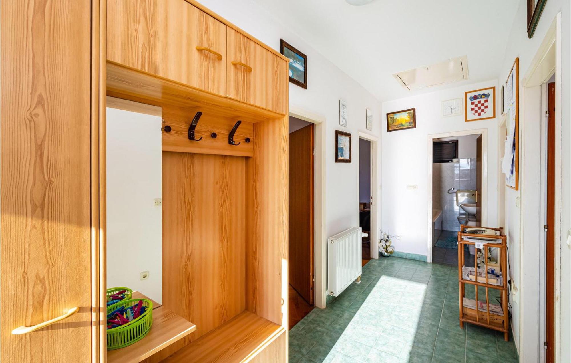 2 Bedroom Cozy Apartment In Задар Екстер'єр фото